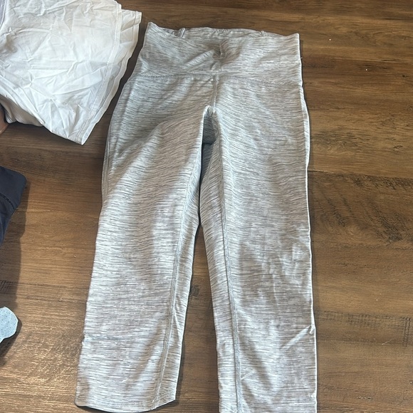 Lululemon Train Times Size 4 - Picture 3 of 5